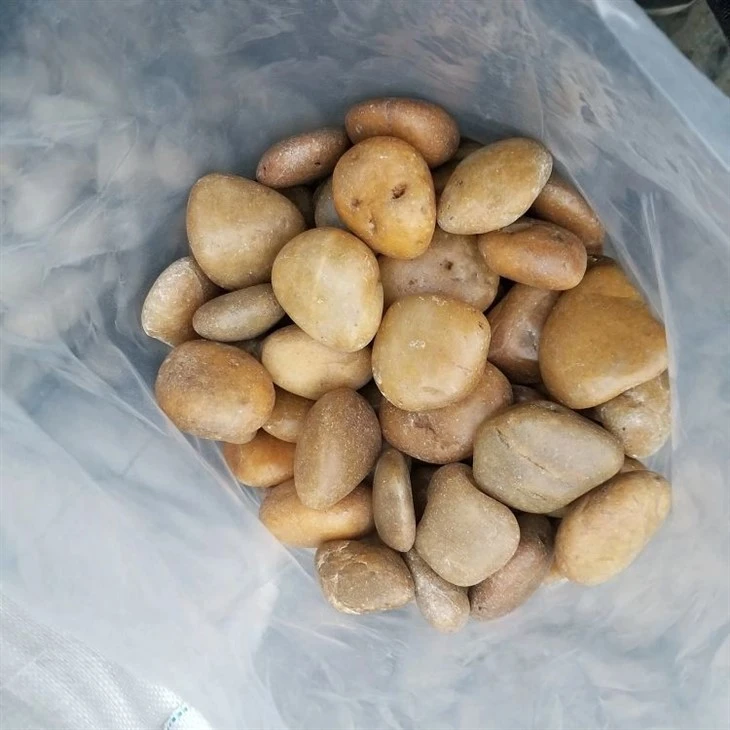 High-Quality-Black-White-Beige-Polished-River-Pebble-Stone-for-Garden-Landscaping.webp (3)(001)